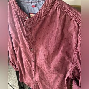 Men’s Shirt Size Small ❗️2/$15